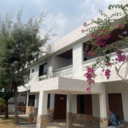 Omanye Lodge Accra Eksteriør billede